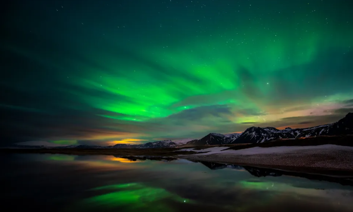 Private Northern Lights Hunt (20:30, Sedan)